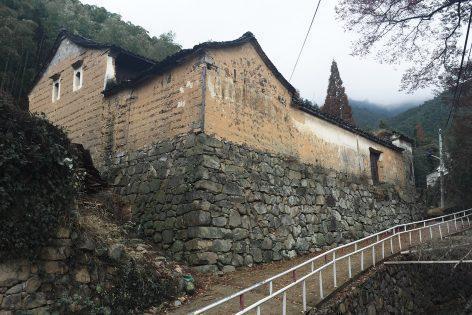 花了3個月！他把阿嬤「破舊百年土房→高級別墅」　完工後陽光灑進來「竹林庭院」住得好愜意