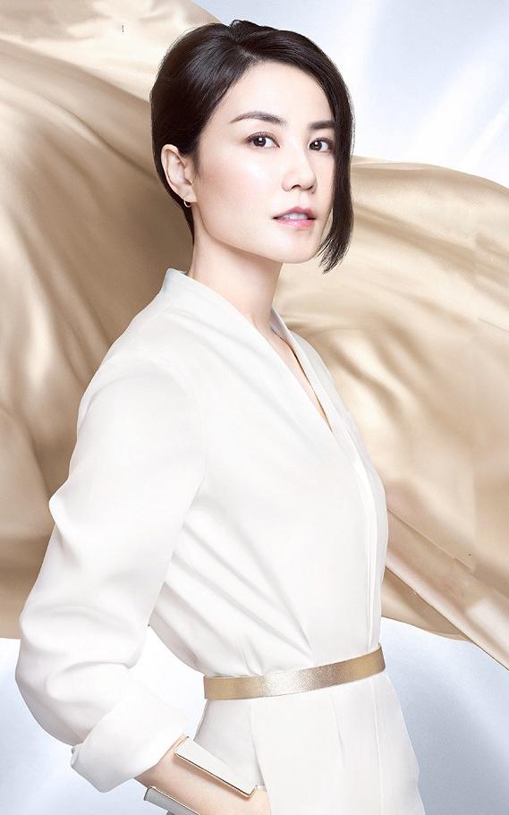 王菲12歲學生照曝光！面龐稚嫩五官清秀出眾，鏡頭拉近細看「從小眼神高冷不羈」頗具天后范兒