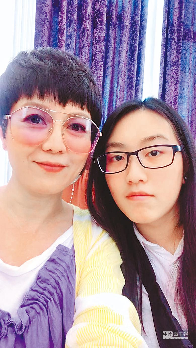 不只一個女兒！苗可麗曝「有6非婚生子女」全不在戶口上　哽咽坦言：「每次探望都會很想哭」