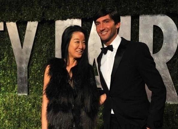 她71歲了你敢信？婚紗女王王薇薇「全世界搶著穿她的婚紗」　近照「逆天美腿+馬甲線」驚豔全球：是17歲吧