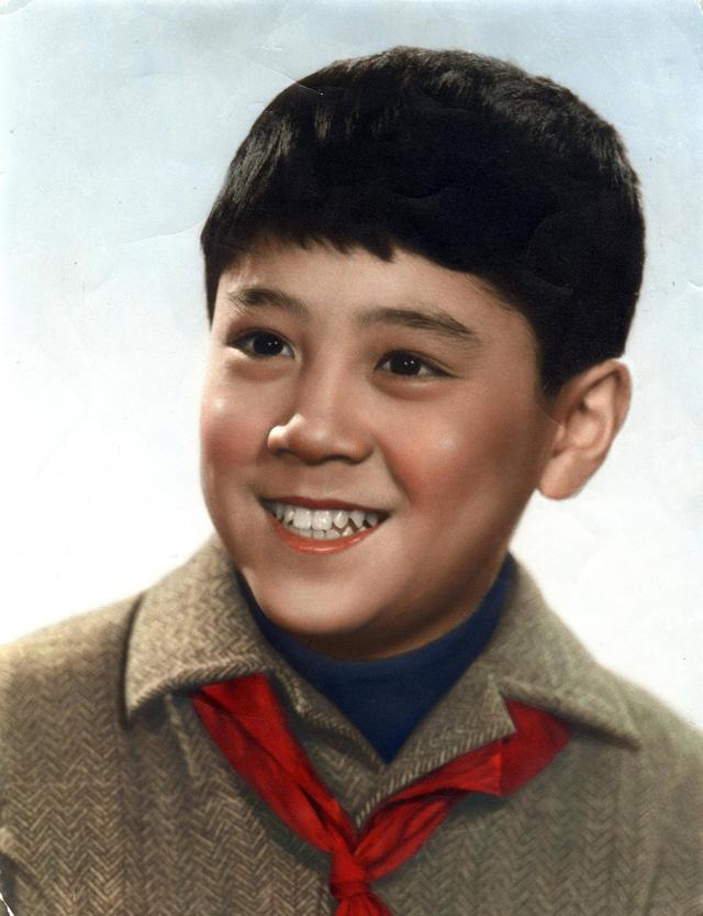 眼睛總是淚水！男星曾遭抨擊想不開「母溫情喊話」走出陰霾　媽媽晚年失智「願用10年壽命換1年清醒」