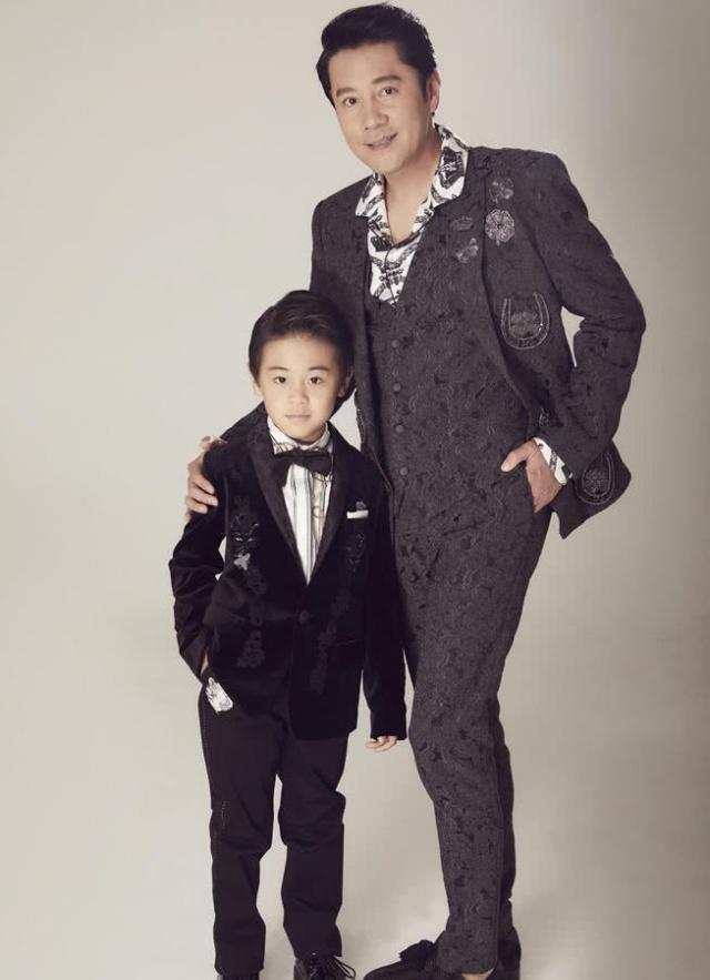 眼睛總是淚水！男星曾遭抨擊想不開「母溫情喊話」走出陰霾　媽媽晚年失智「願用10年壽命換1年清醒」