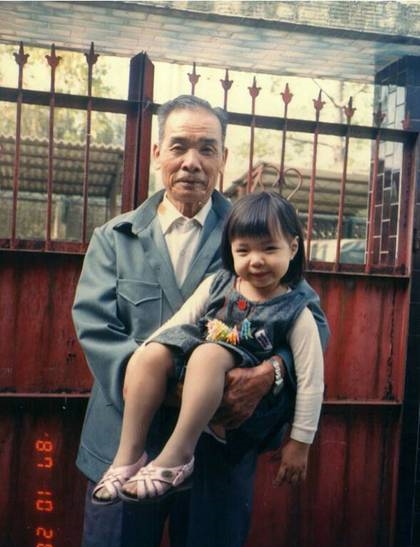 隔代教養很驕傲！小甜甜「生理期來沾褲子」阿嬤親手偷幫洗　私下「拜託老師教導」長大才懂阿嬤苦心