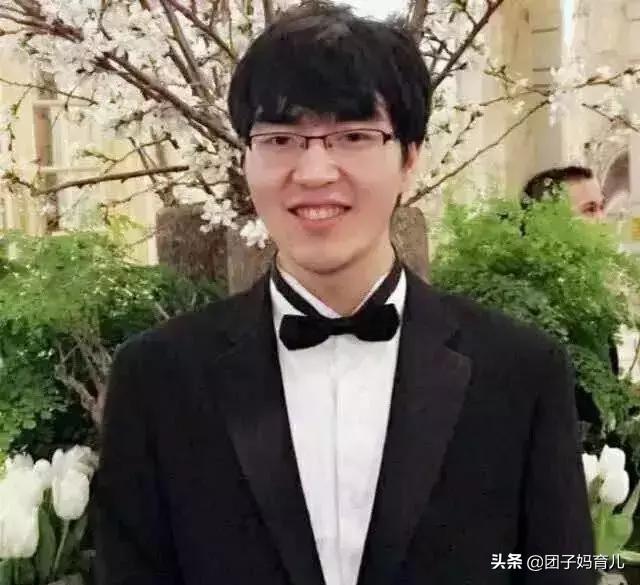 用愛創造奇蹟！兒出生「被判終生行動不便」學習能力不足　單親媽「堅持不放棄」愛子拚成哈佛高材生