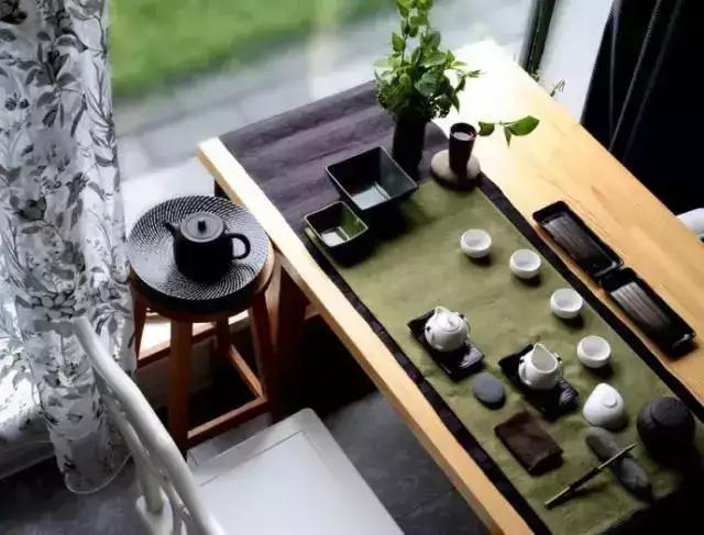 老了還是會心動！62歲與當年恩師相愛「遭子女反對」堅持結婚　六親不認「生病後獲諒解」甜過浪漫晚年