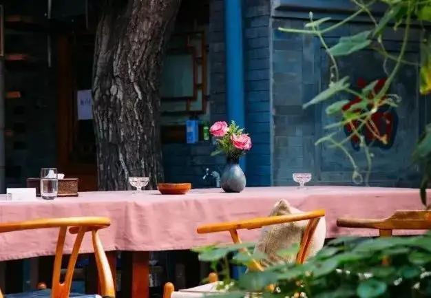 老了還是會心動！62歲與當年恩師相愛「遭子女反對」堅持結婚　六親不認「生病後獲諒解」甜過浪漫晚年