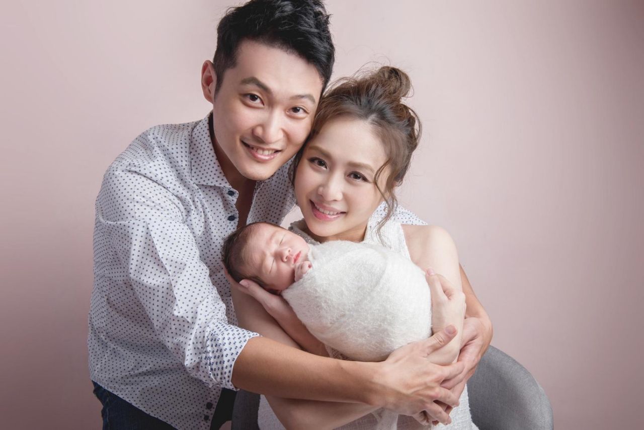 39歲當媽！吳淑敏「從不婚升格新手媽媽」幸福到不真實　每3小時親餵不喊苦「甜擁2最愛慶生」