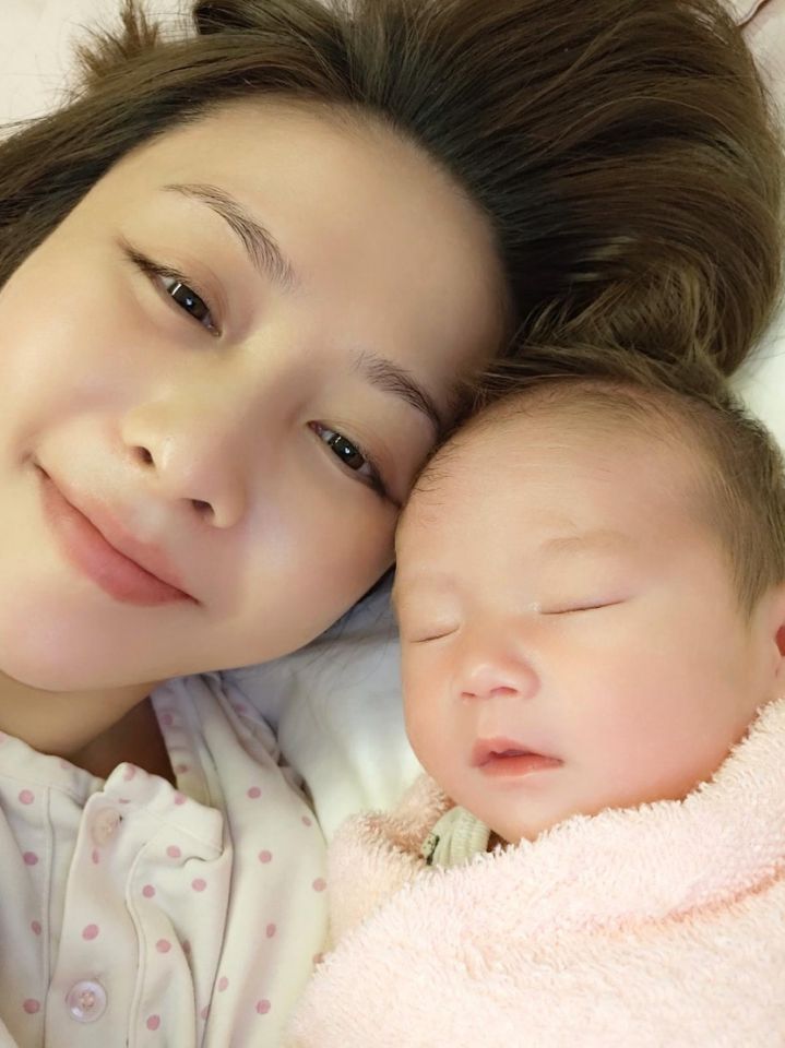 39歲當媽！吳淑敏「從不婚升格新手媽媽」幸福到不真實　每3小時親餵不喊苦「甜擁2最愛慶生」