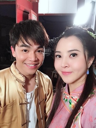 穩交2年好甜蜜！李亮瑾曝「第一眼討厭張峰奇」大牌愛裝熟　「吃素牽緣分」甜曬交往暖舉：是我想定下來的人