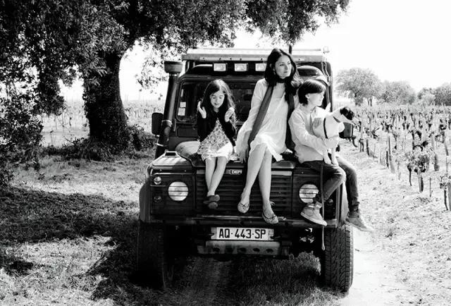 被稱「年輕版的塔莎阿嬤」！ 40歲的她養著8個孩子14條狗，自給自足「活出女人嚮往的精緻模樣」