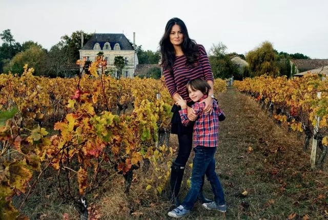 被稱「年輕版的塔莎阿嬤」！ 40歲的她養著8個孩子14條狗，自給自足「活出女人嚮往的精緻模樣」