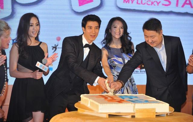 5年生3胎身材依舊！44歲關穎為母親節「穿黃色長裙拍片」名媛氣息濃，「換上西裝」秒變霸道女總裁