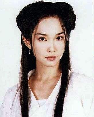 老公是救命英雄！49歲女星不會游泳「跳傘失誤險沒命」　老公見狀「二話不說跳下」：從沒見過她這麼害怕