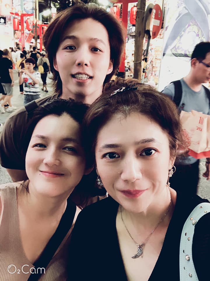 最美瓊女郎之一！林瑞陽前妻「被兒出賣近照」臉蛋超凍齡　「一家三口高顏值」獨子跟隨出道