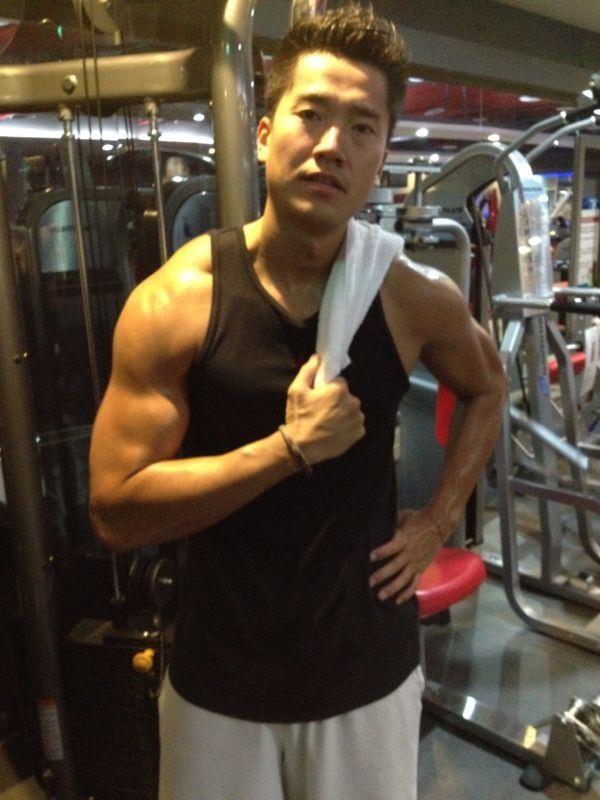 離婚小嫻2年！何守正被抓包「整個人瘦了一圈」　他坦言「花1年時間改變」：自己沒有比較好