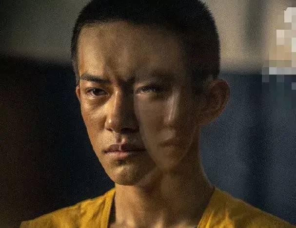 28歲就奪雙影后！3歲父逝母改嫁「繼父做苦工撐起她的明星夢」　如今身價上億「買豪宅送爸爸」超勵志