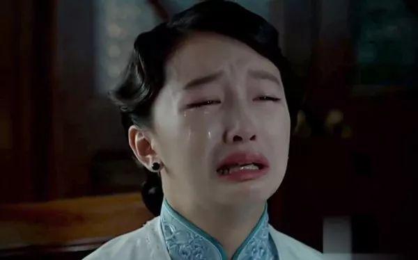 28歲就奪雙影后！3歲父逝母改嫁「繼父做苦工撐起她的明星夢」　如今身價上億「買豪宅送爸爸」超勵志