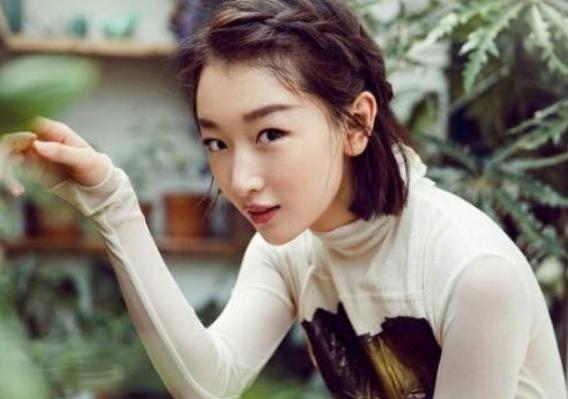 28歲就奪雙影后！3歲父逝母改嫁「繼父做苦工撐起她的明星夢」　如今身價上億「買豪宅送爸爸」超勵志