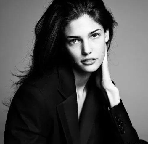 亞洲最美王妃復出！24歲嫁入世界最富有王室，生完二胎重回T台：「婆家很有錢，關我什麼事」