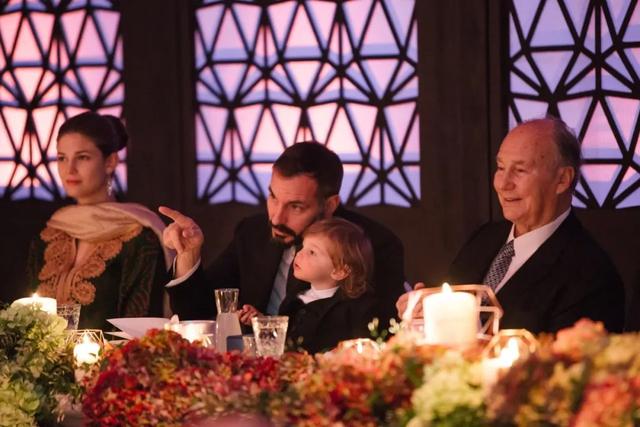 亞洲最美王妃復出！24歲嫁入世界最富有王室，生完二胎重回T台：「婆家很有錢，關我什麼事」