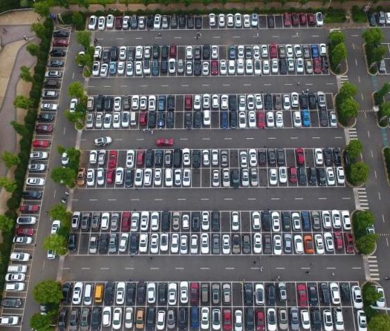 日本人創意無極限！「3種超逆天設計」不愁沒車位，最逆天「摩天輪停車位」全網讚爆：設計師腦洞真大
