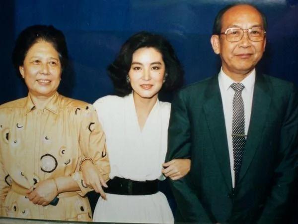 林青霞憶亡母「我很對不起她」！病纏多年「了結生命」最掛心女兒　無法再盡孝她嘆：媽媽是我的影子