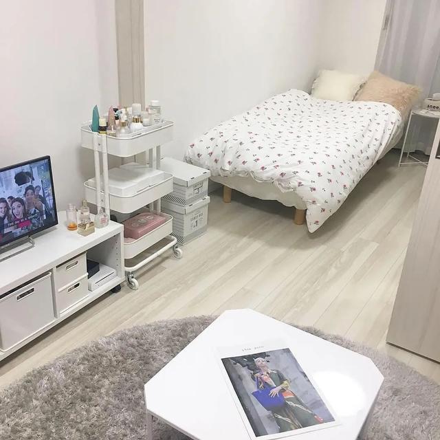 原來一個人過也可以很酷!單身女「獨居7.5坪公寓」引萬人圍觀,「超精緻內部布置」溫馨又舒適