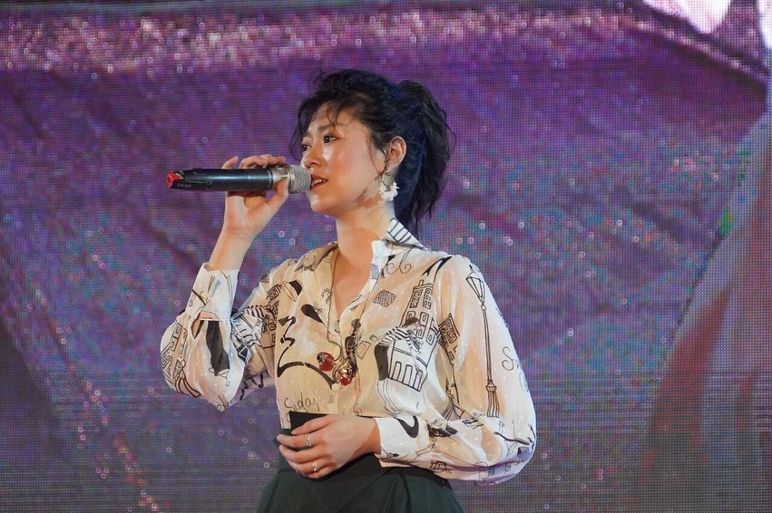 曹雅雯「為還母百萬債出道」撿扔掉吐司邊維生　不怨懟反感謝「更懂珍惜機會」：家人是最強大後盾