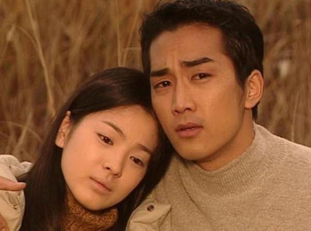 基因超優越！韓星宋承憲「曬父母年輕舊照」迎母親節  「高顔值爸爸帥氣照」卻令男神超沮喪