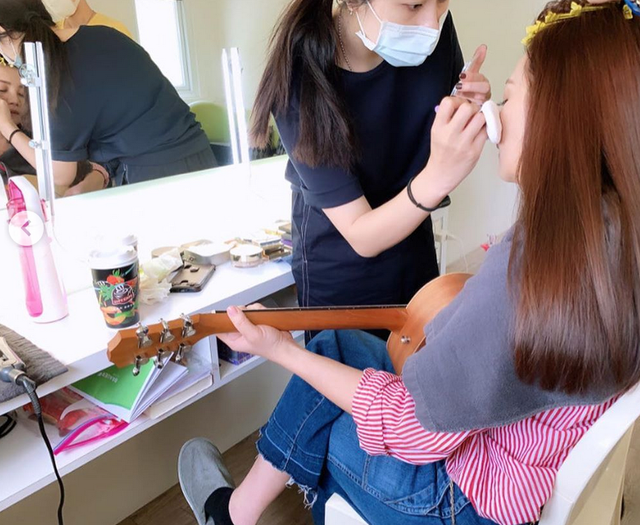 42歲梁靜茹罕曬日常！離婚後沉迷吉他「做妝髪也不離手」「面容卻消瘦」惹粉絲心疼