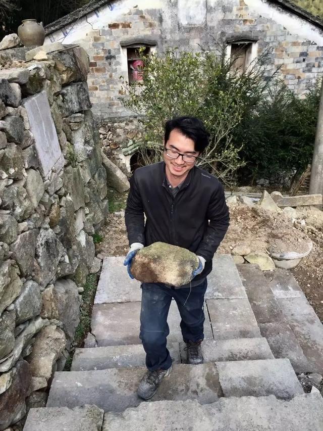 辭工作賣房！小夫妻搬到鄉下「徒手改建67坪老破房」　「4年後絕美成果曝光」最大收穫：多了家人