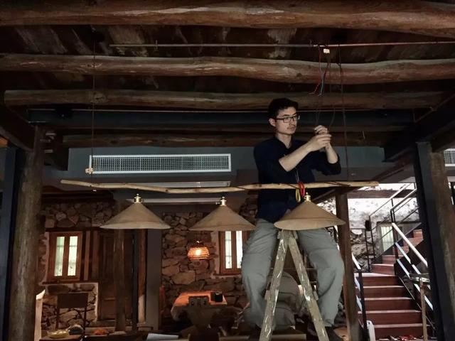 辭工作賣房！小夫妻搬到鄉下「徒手改建67坪老破房」　「4年後絕美成果曝光」最大收穫：多了家人