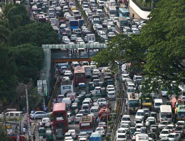 日本人創意無極限！「3種超逆天設計」不愁沒車位，最逆天「摩天輪停車位」全網讚爆：設計師腦洞真大
