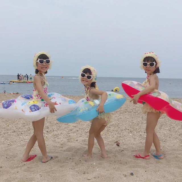 五倍幸福！辣媽生雙胞胎「幾年後又懷3胞胎」百萬分之一機率　「6人母女裝爆紅」一轉眼小女孩都長大了
