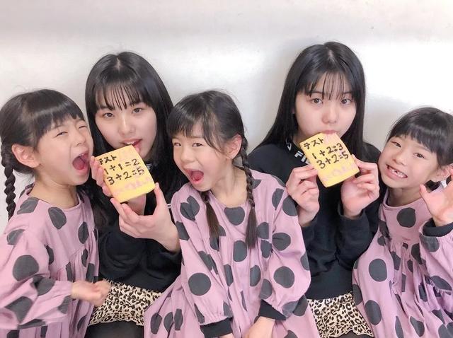五倍幸福！辣媽生雙胞胎「幾年後又懷3胞胎」百萬分之一機率　「6人母女裝爆紅」一轉眼小女孩都長大了