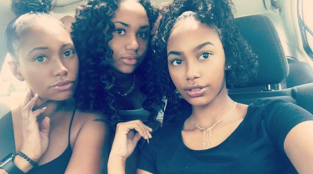 到底誰是媽媽？「11對用放大鏡都分不清」的超美母女組，「答案一公佈」全網不敢相信：根本雙胞胎