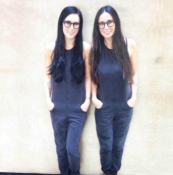 到底誰是媽媽？「11對用放大鏡都分不清」的超美母女組，「答案一公佈」全網不敢相信：根本雙胞胎