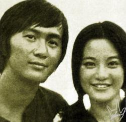 攜手相伴54年!專情男神「與初戀相知相守」從一而終 71歲兒孫滿堂「全家都男丁」今喜得孫女樂開懷