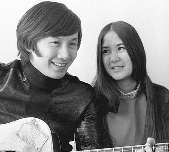 攜手相伴54年!專情男神「與初戀相知相守」從一而終 71歲兒孫滿堂「全家都男丁」今喜得孫女樂開懷