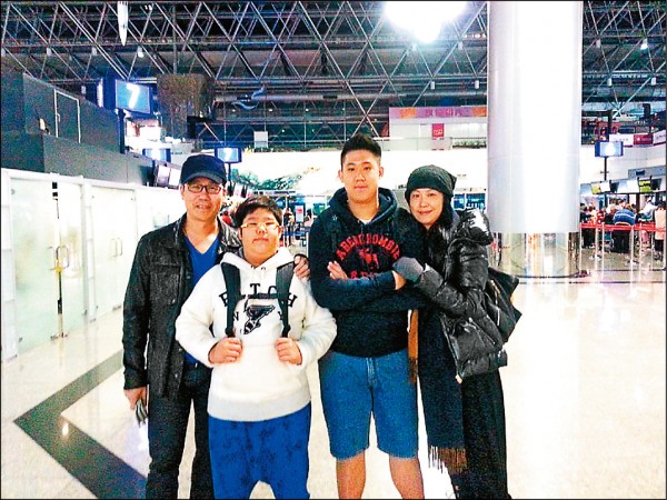 羅時豐愛妻曝光！結婚24年「浪漫送昂貴戒指」老婆開心得要命　自認開明老爸「對兒傳授戀愛守則」：喜歡就追