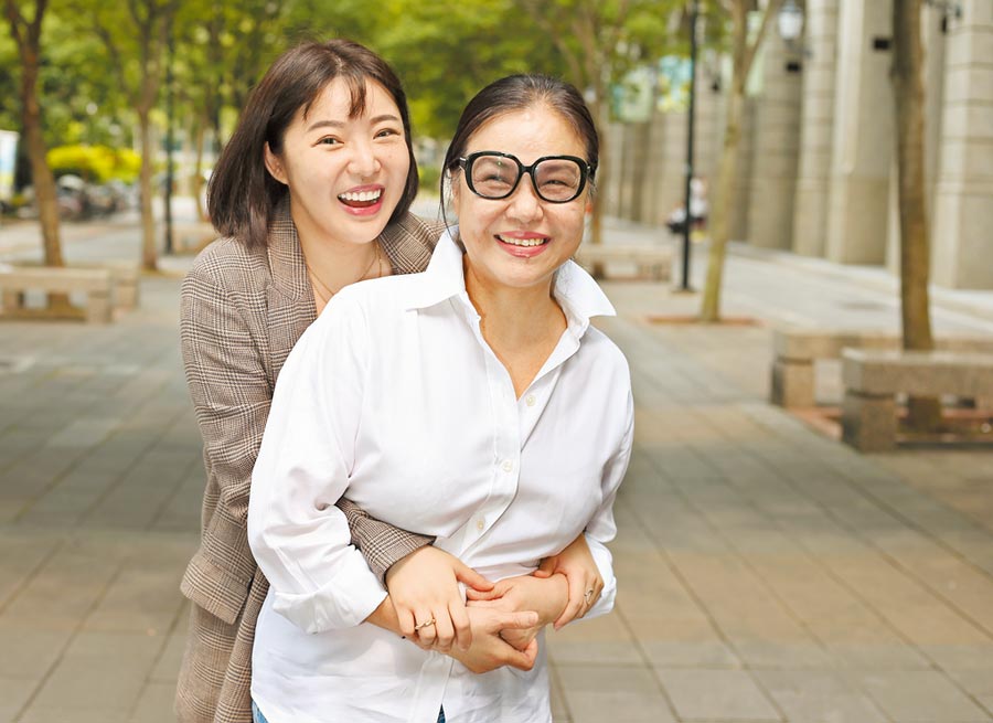 演員女兒首曝光！張魁愛妻「曾大病險沒命」謝尪及時發現　「和愛女感情似姊妹」她讚媽媽有福報