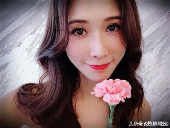 複製媽媽美貌！48歲女星暖心告白「換媽媽對我撒嬌」　曬30多年前童年照「瞇眼大笑超活潑」爸媽眼裡滿滿寵愛