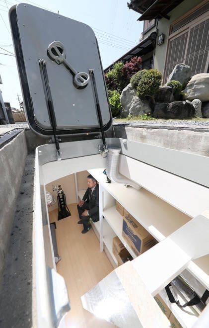 想住在這一輩子！日男在後院「打造神秘地下室」　一踏進去「豪華內裝不輸膠囊旅館」：女友生氣就躲這