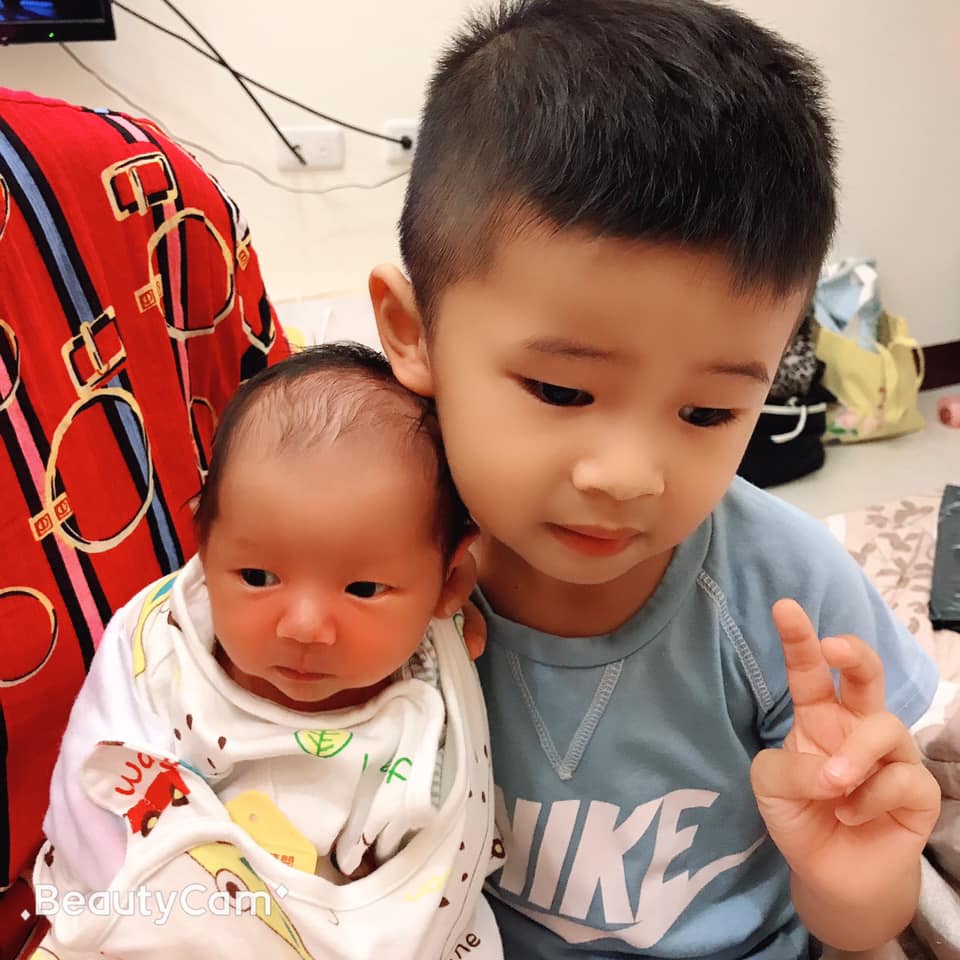蔡佳麟「同框5歲兒」父子同款瞇瞇眼！和24年初戀老婆「至今仍幸福」生兩胎為愛結紮