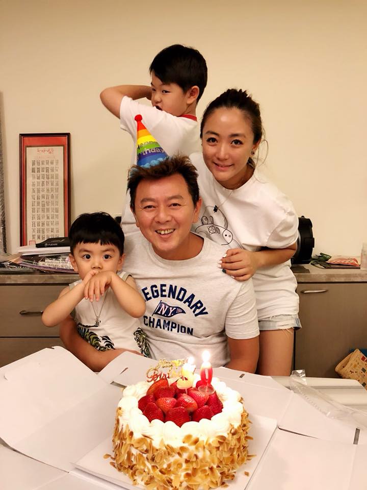 情場浪子回頭！庹宗康為愛隱退江湖「堅持10點前回家」陪2兒玩　「一生不當黑臉」9年婚從不爭吵