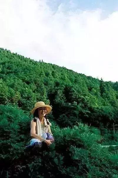 歸隱山林！老夫妻「一人燒陶一人裁縫」20年沒買新衣　田園自給自足「攜手度過無數四季」一生只愛一人