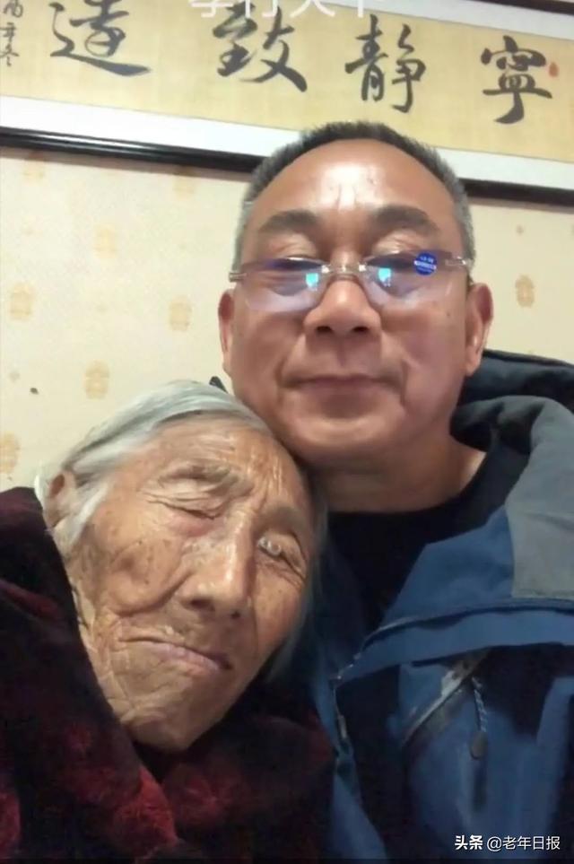 104歲老母「每天抱兒睡」黏得像孩子　孝兒辭職陪伴「9年從未睡好覺」卻感恩：沒人比我幸福