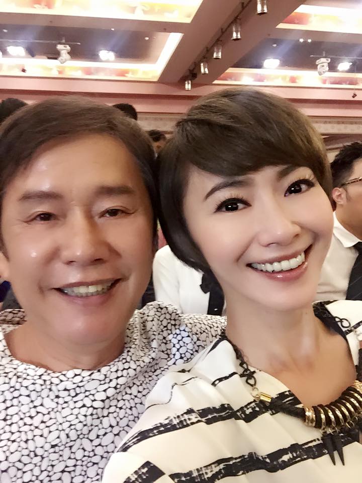 給雙親最好的！侯怡君「父全盲母智力退化」長照10年不敢看帳本　能聽「媽媽念人是幸福」42歲不敢嫁