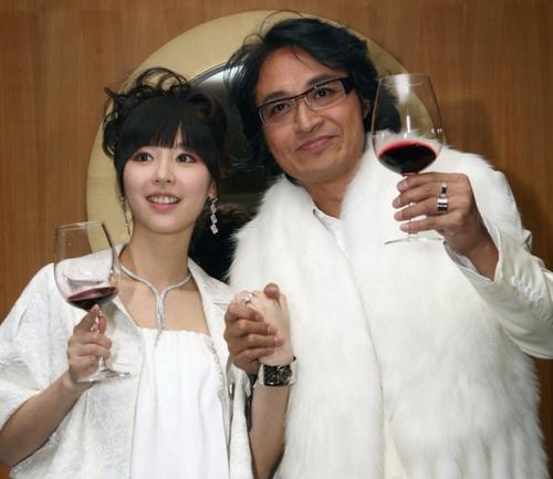 馬景濤女兒曝光！罕見亮相「五官精緻神似老爸」氣質甜美　支持再婚「與大9歲繼母」同框如姊妹