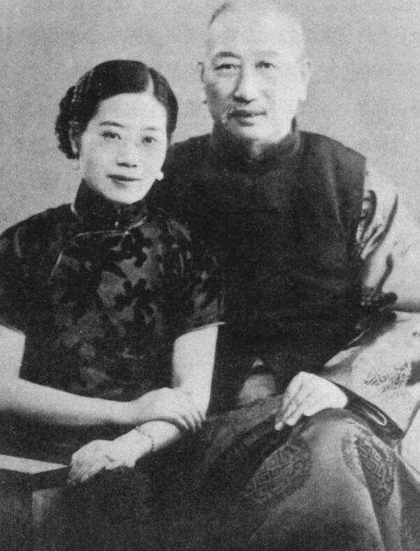 對媒人一見傾心！「離婚追求同學表妹」盡責贍養前妻　十多年修正果卻反悔「晚年被當提款機」未得善終